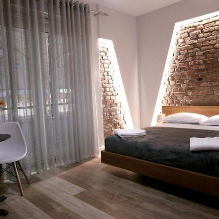 Koni'S Studio Apartments Тирана Екстер'єр фото