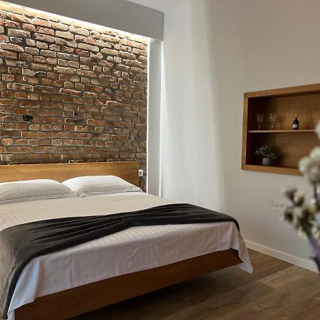 Koni'S Studio Apartments Тирана Екстер'єр фото
