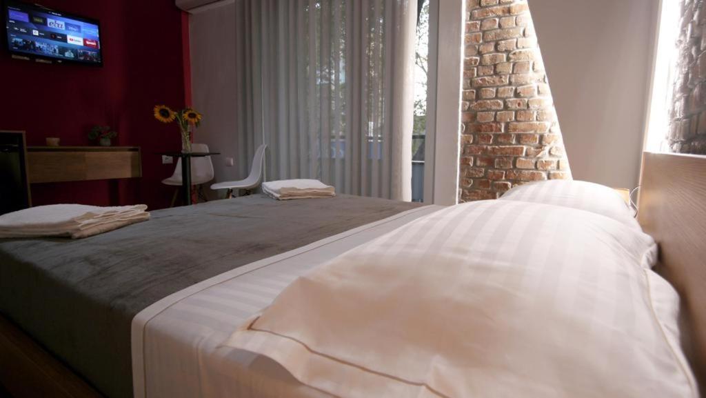 Koni'S Studio Apartments Тирана Екстер'єр фото